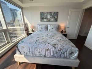 2 BR and 2 Bath downtown with panoramic view of city