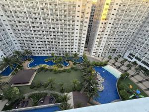 Shore Residence Condo near MOA with pool