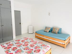 Spacious and sunny beach apartament