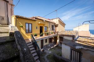 Borgo Amei nel centro storico di Pizzo con vista mare