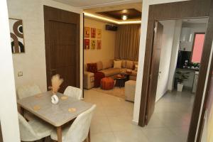 Chic Moderne avec Touche Marocaine
