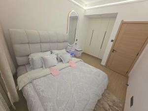 Luxury 17th-Floor 1-Bedroom near Junction Mall with City Views, Pool, Gym & Automatic full body Massage Chair