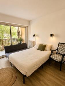 3-Bedroom Apartment, Balcony with Morning Sun