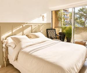 3-Bedroom Apartment, Balcony with Morning Sun