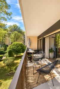 3-Bedroom Apartment, Balcony with Morning Sun