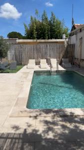 Maison Villa Nimes 4 Chambres, Piscine et 2 places parkings privés fermés