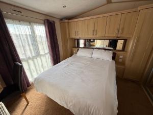 Meadow Lakes 10 - Golden Palm Resort - Meadow Lakes Caravan Hire