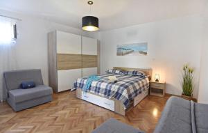 Apartment with garden and BBQ area