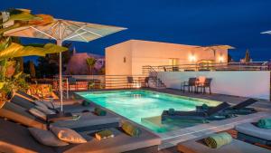 Villa Santa Rosa - Conforto e lazer com piscina e zona de jogos em Armação de Pêra