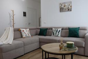 Spacious apartment with Balcony and City