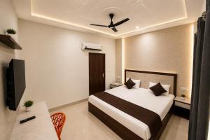 Hotel SSD - A Budget Friendly Hotel #Near Prem Mandir #Lift #Ac Rooms #Near Gol Chowk