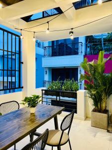 Stylish 4BR Home in D1, Walk to Bui Vien street