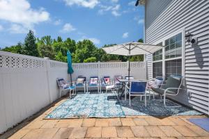 King Bed - Hot Tub - Fenced Yard - Near Carowinds