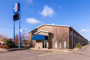 Motel 6-Eau Claire, WI