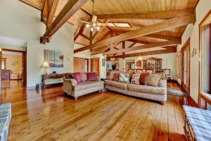 The Main House - Lakefront home with private hot tub & balcony