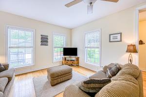 Lake Lovers Delight - Lakefront home with private dock & pool table - dogs OK
