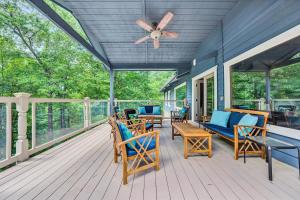 The Main House - Lakefront home with private hot tub & balcony