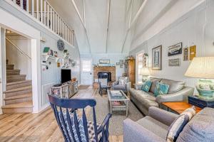Cottage at the Lake - Waterfront lake-view home with dock, fireplace, pool table, kayaks, & firepit