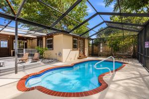 Cozy Clearwater Pool Home Near Beaches!