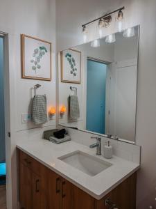 Private Boho Tiny Home - Lakes, Wineries, Hike, Ski