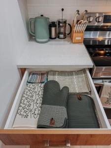 Private Boho Tiny Home - Lakes, Wineries, Hike, Ski