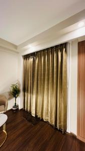 Budget & Couple Friendly Studio in Alpha 2 Near Metro & Expo Mart