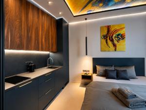 Evening Elegance - Vivien Apartments Character & Atmosphere
