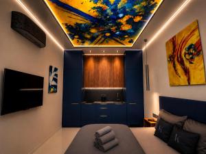 Evening Elegance - Vivien Apartments Character & Atmosphere