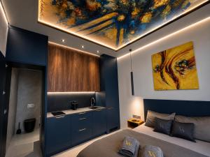 Evening Elegance - Vivien Apartments Character & Atmosphere