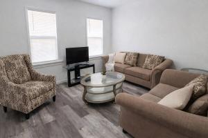 Cozy 2BR Home Near Toledo Hospital