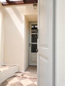 Restored 1800s Traditional Maisonette with Castle View