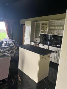 Bungalow Sleeps 2 with Garden and Parking