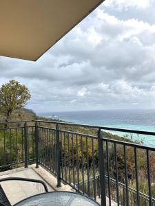 Moréa- Modern, Sea View & Balcony