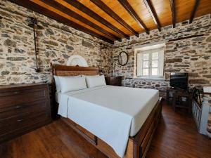 Restored 1800s Traditional Maisonette with Castle View