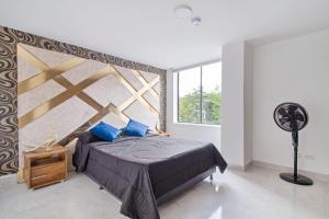 2 bedroom with pool table, 1 block from Lleras park, p8