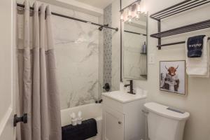 Modern downtown suite king bed