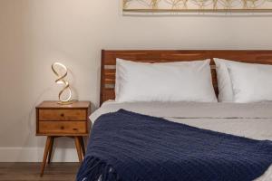 Modern downtown suite king bed