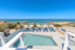 Elmar Bay Villa, Beachfront Luxury Escape with Private pool