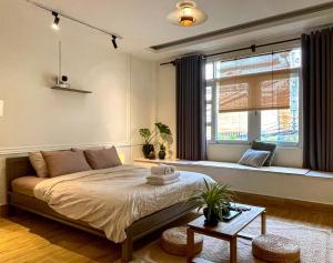 Kén Stay - Sun drenched Living & Local Foodie Hub