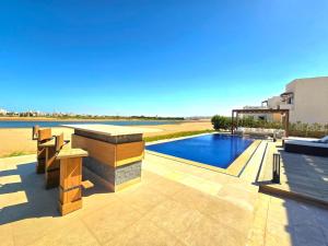 Stunning Villa with breathtaking golf & lake view