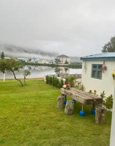 Nýlenda - Charming Two Bedroom Seaside Property, Mountain and Town Views