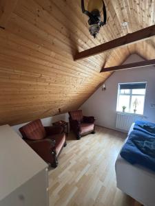 Nýlenda - Charming Two Bedroom Seaside Property, Mountain and Town Views