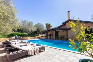 Villa Estrella Privé with Private Pool and Billiard room img46