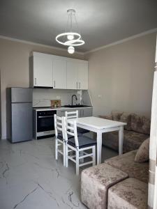 Kejdi Golem Central Apartment