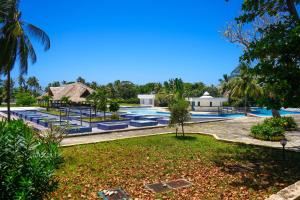 Beachfront Studio with AC, Restaurant and Gym