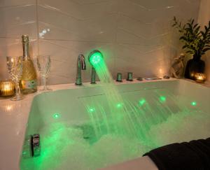 JACUZZI & SAUNA Apartament Warszawa Bemowo