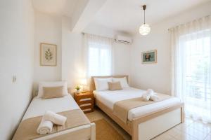2 Bedrooms apart 30 steps from the beach