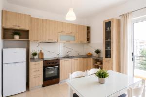 2 Bedrooms apart 30 steps from the beach