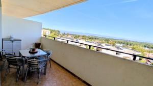 Vistas al mar, piscina y playa en Cap Salou