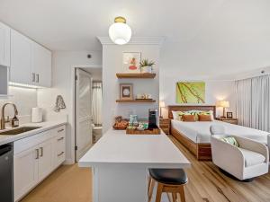 Brooks Beach Vacations Wyndham 4 Star Resort 1805 Waikiki
